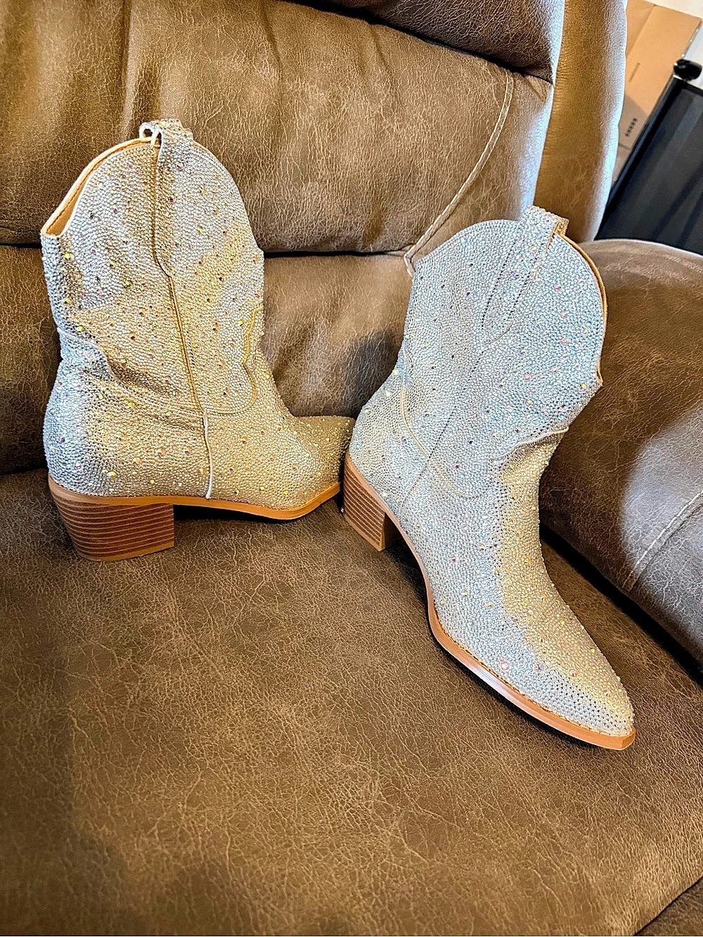 Rhinestone Pointed-Toe Heeled Boots